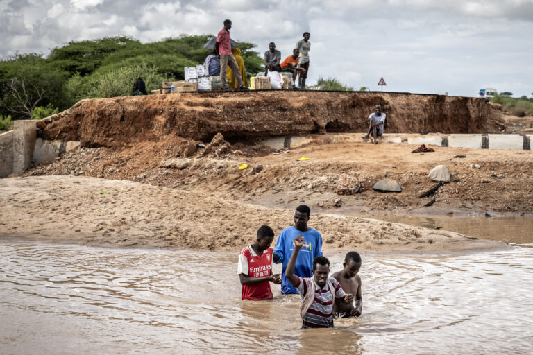 Ξεπέρασαν τους 120 οι νεκροί στην Κένυα εξαιτίας των πλημμυρών – Πάνω από 89.000 οικογένειες εγκατέλειψαν τα σπίτια τους