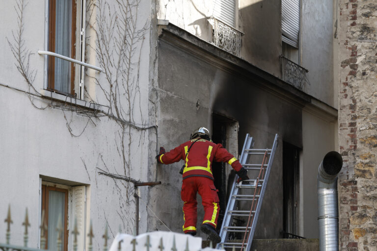 Γαλλία: Τρεις νεκροί από πυρκαγιά σε πολυκατοικία σε πόλη βόρεια του Παρισιού