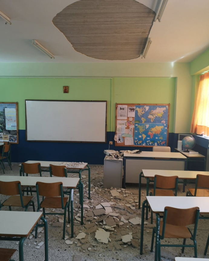 Αιγάλεω: Έπεσαν σοβάδες σε αίθουσα δημοτικού σχολείου – Θα είχαμε θρηνήσει τουλάχιστον 5-6 παιδιά, λέει γονέας στην ΕΡΤ