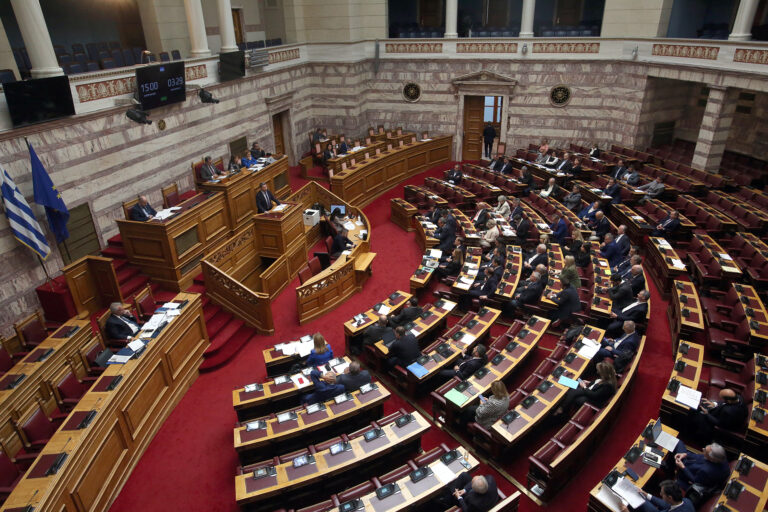 Boυλή: Υπερψηφίστηκε η σύσταση εξεταστικής επιτροπής για τα Τέμπη