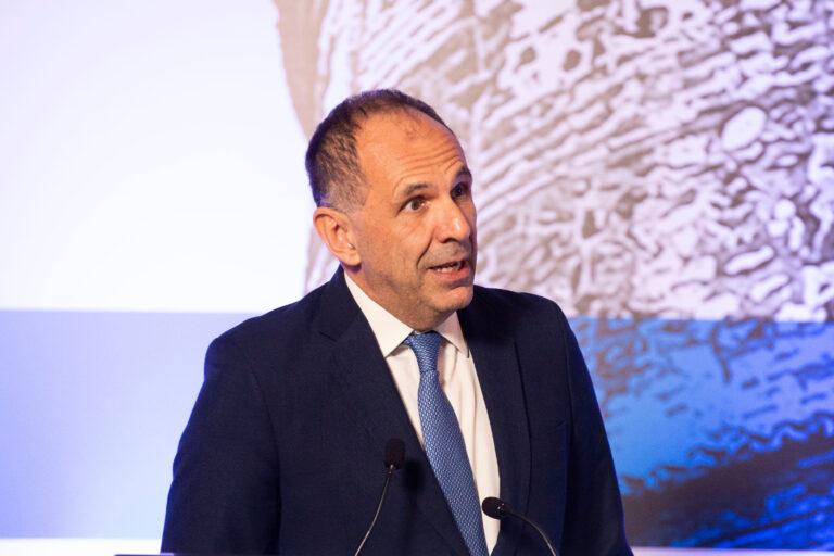 Γ. Γεραπετρίτης: Xαιρετίζουμε την ανθρωπιστική παύση και την απελευθέρωση των ομήρων