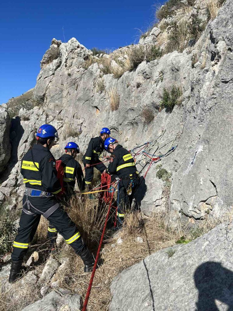 Πάτρα: Διάσωση ορειβατών στην Καλόγρια – Άσκηση της 6ης ΕΜΑΚ (εικόνες)