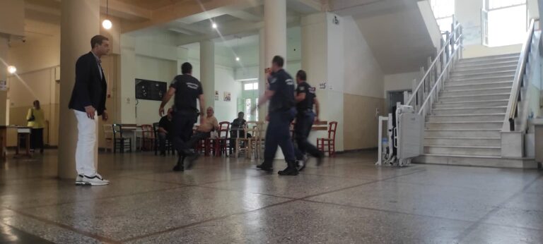 Ηράκλειο: Στο σπίτι του με περιοριστικούς όρους ο 84χρονος που απείλησε με όπλο τη σύζυγό του