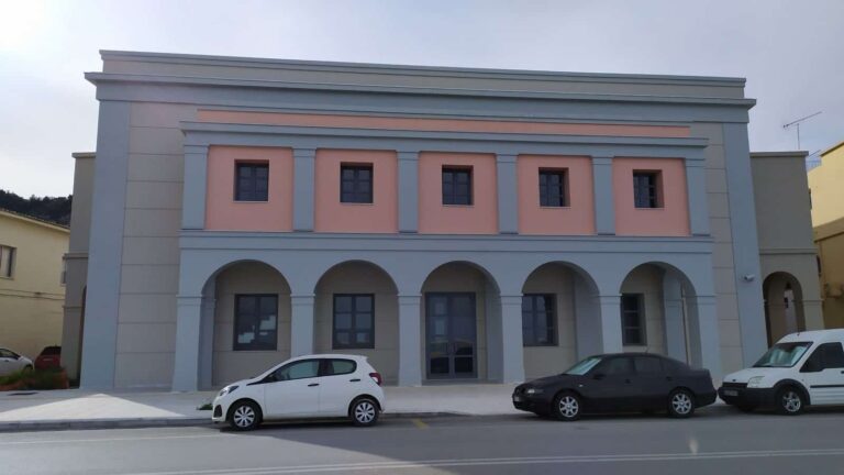 Εκπαιδευτικοί κατά Δήμου Ζακύνθου: Ίχνος ασφάλειας για τους μαθητές μας στο νέο Δημοτικό Θέατρο