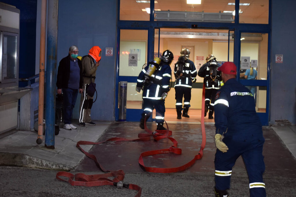 Καρέ καρέ το σενάριο άσκησης μετά από σεισμό και φωτιά στο Νοσοκομείο Κέρκυρας