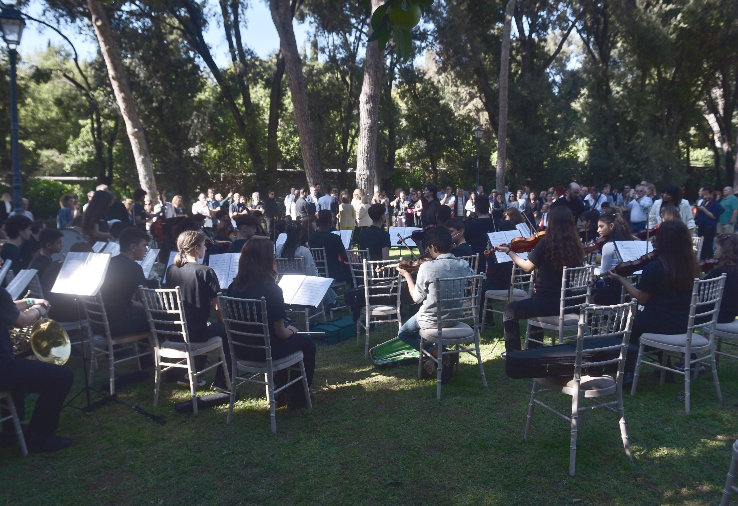 Παρουσία της ΠτΔ η δράση «Γίνε μουσικός ορχήστρας για μια μέρα» στον κήπο του Προεδρικού Μεγάρου