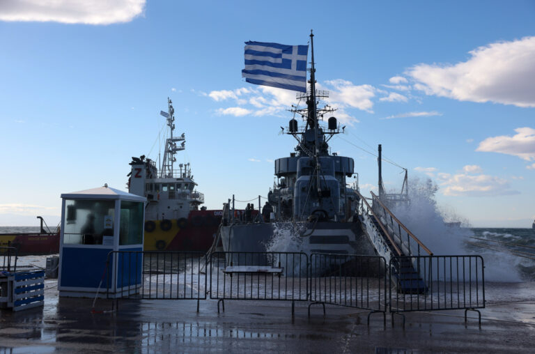Την ασφαλή επιστροφή του “Βέλους” που χτυπήθηκε από τους ανέμους, στο “Πάρκο ναυτικής παράδοσης”, ζητάει ο ΣΦΕΑ