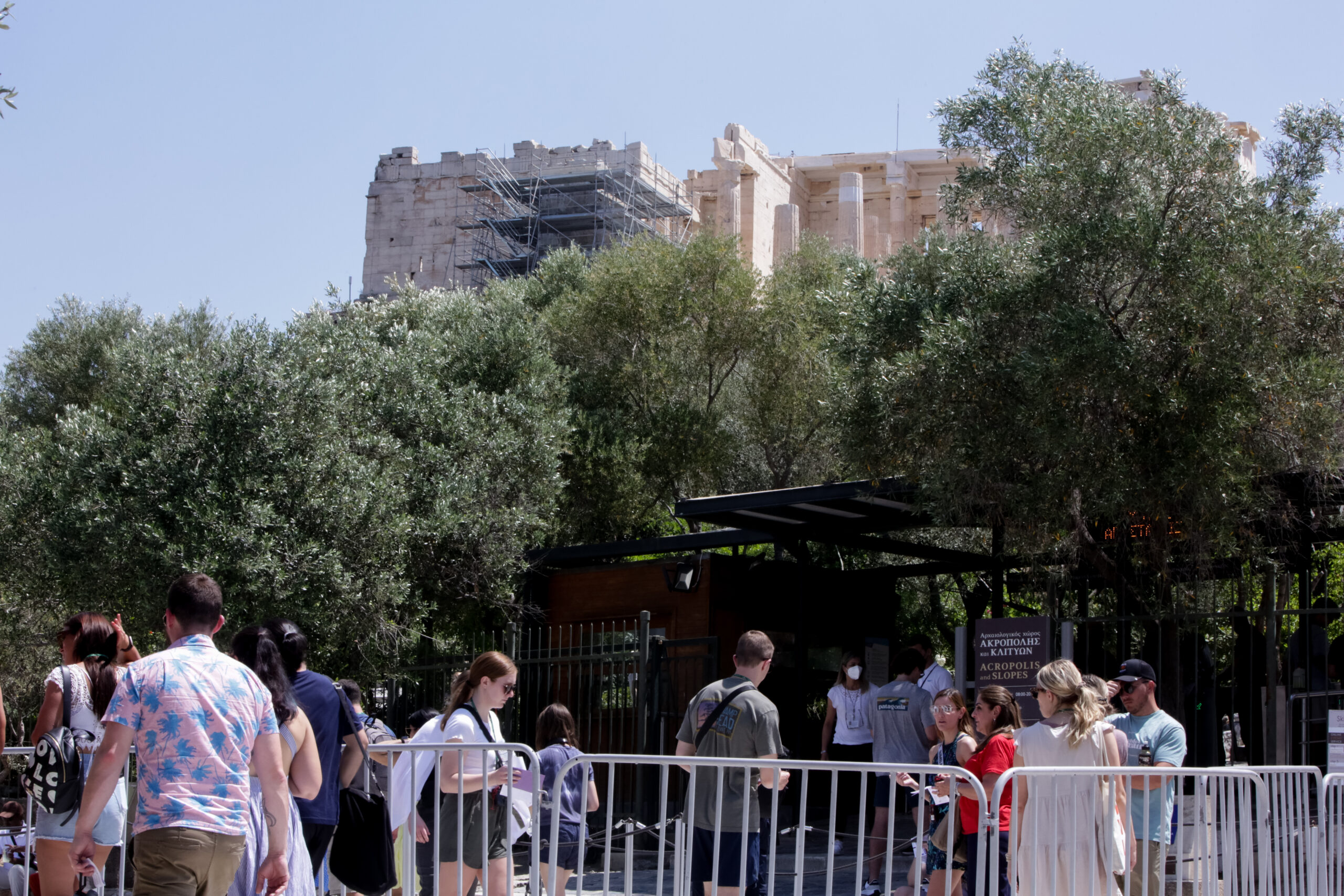 ΤΟΥΡΙΣΤΙΚΑ ΣΤΙΓΜΙΟΤΥΠΑ ΣΤΟ ΚΕΝΤΡΟ ΤΗΣ ΑΘΗΝΑΣ (ΑΝΑΣΤΑΣΗΣ ΝΑΡΕΚΙΑΝ/EUROKINISSI)