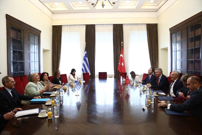 Δ. Σταθακόπουλος: Η επίσημη θέση της ελληνικής διπλωματίας είναι ότι η Χάγη είναι πολύ μακριά, ασχέτως αν συζητάμε με την Τουρκία