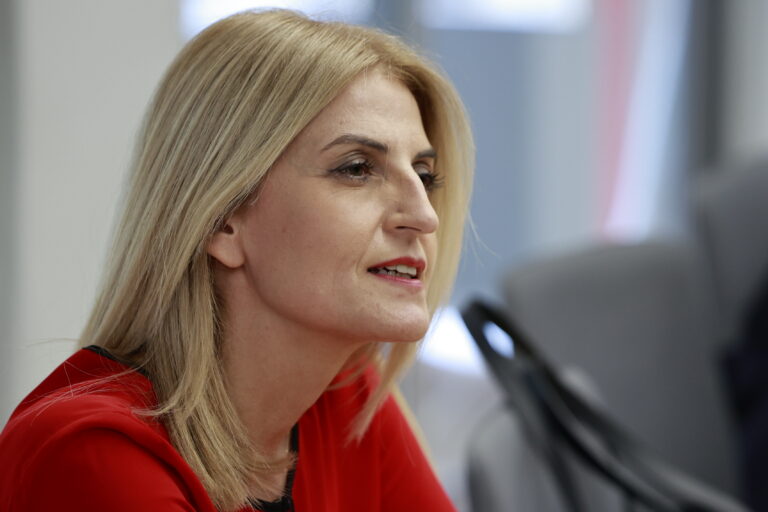 Δ. Αυγέρη: Η κυβέρνηση επιβεβαιώνει ότι αρνείται τον διάλογο με επαγγελματίες και αυτοαπασχολούμενους