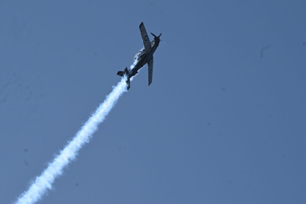 Εντυπωσίασαν οι πιλότοι της πολεμικής αεροπορίας στην επίδειξη στον Φλοίσβο (Φωτογραφίες-Βίντεο)