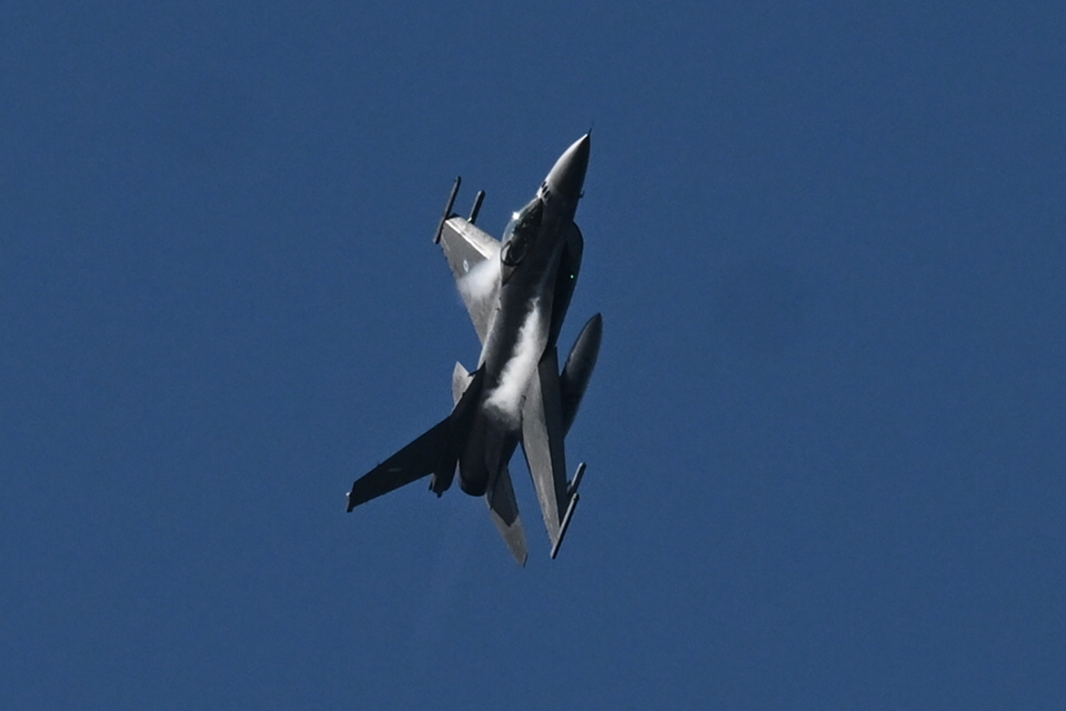 Πτώση F-16 νότια της Χαλκιδικής: Περισυνελέγη σώος ο πιλότος και μεταφέρεται στο 251 ΓΝΑ