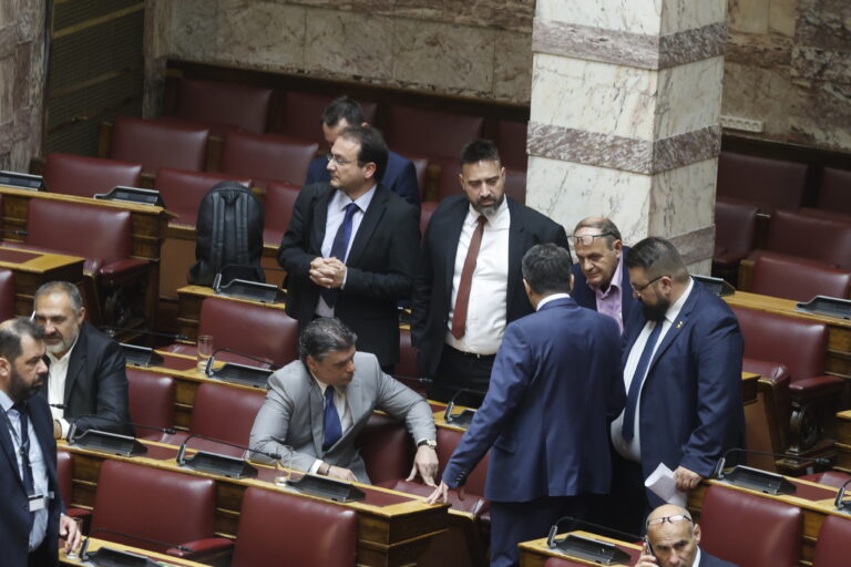 Ως ύποπτοι για εξαπάτηση του εκλογικού σώματος καλούνται να καταθέσουν οι βουλευτές των «Σπαρτιατών»