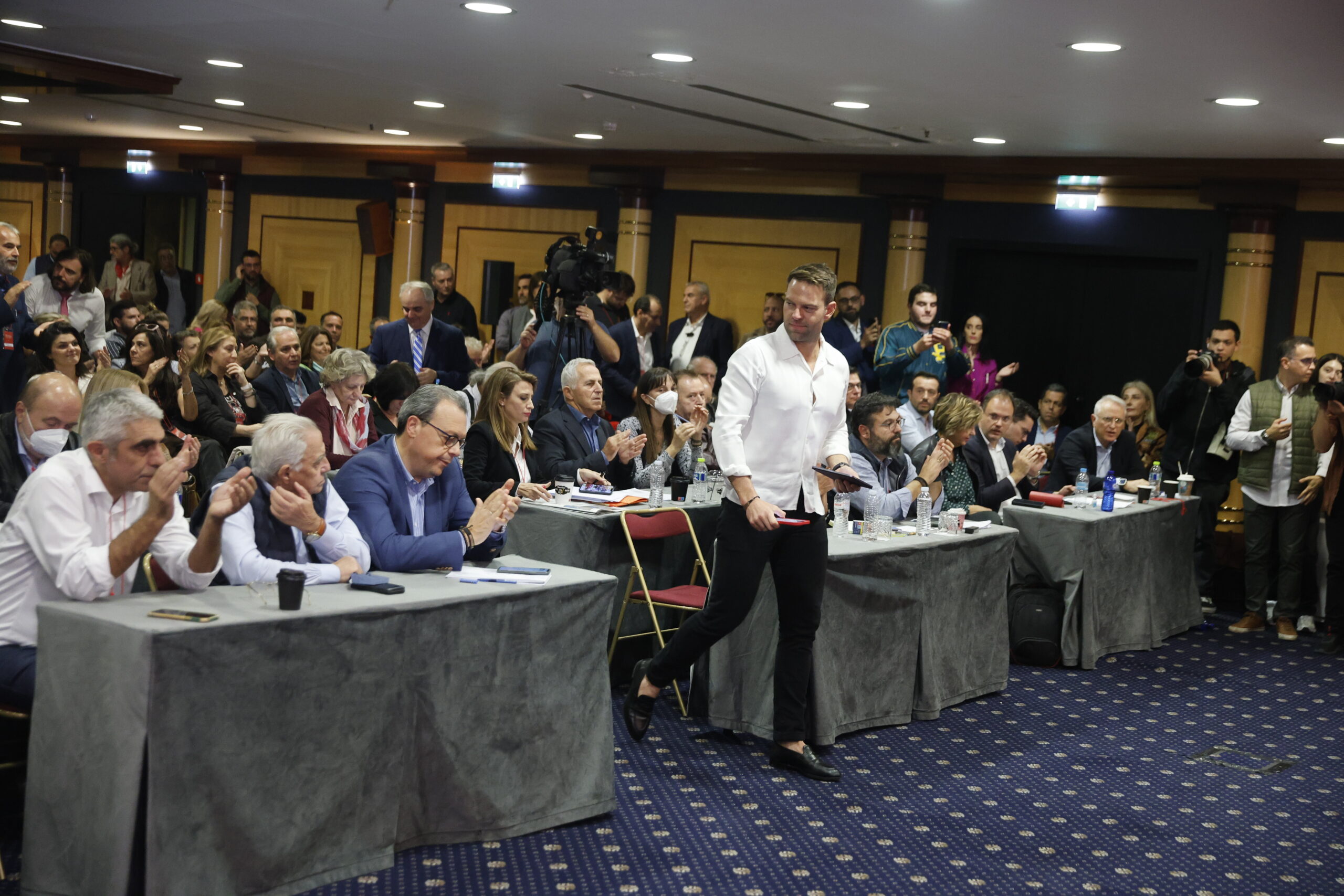 ΣΥΡΙΖΑ -ΠΣ: Να επιστρέψουν έδρες όσοι φεύγουν ζήτησε ο Στ. Κασσελάκης – Ψηφίστηκε το σχέδιο πολιτικής απόφασης