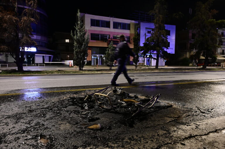 Επεισόδια από ομάδες Ρομά: Κλειστή η λεωφόρος ΝΑΤΟ – Άνοιξε η Μεσογείων