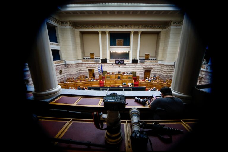 Τραγωδία στα Τέμπη: Στην ολομέλεια της Βουλής το αίτημα για προανακριτική από ΣΥΡΙΖΑ και ΠΑΣΟΚ – Κ. Καραγκούνης: Σαθρό το κατηγορητήριό σας
