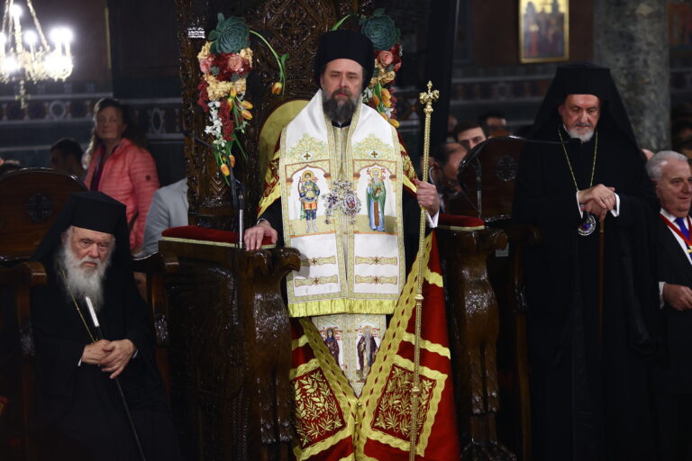 Με λαμπρότητα η ενθρόνιση του νέου Μητροπολίτη Θεσσαλονίκης Φιλόθεου
