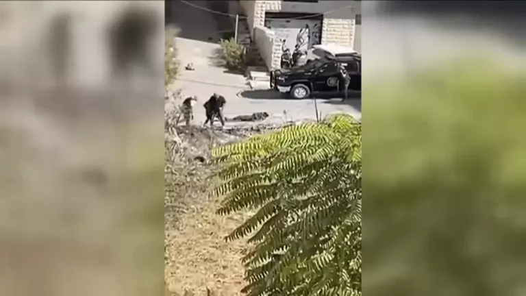Ανυπόστατη η είδηση για επίθεση με πυροβολισμούς στο κομβόι με τον Μαχμούντ Αμπάς