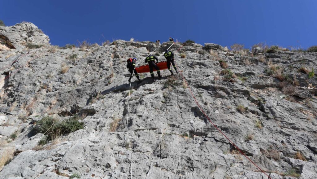 Πάτρα: Διάσωση ορειβατών στην Καλόγρια – Άσκηση της 6ης ΕΜΑΚ (εικόνες)