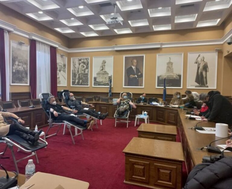 Σέρρες: Εθελοντική αιμοδοσία από τον Σύλλογο Εργαζομένων στην Περιφερειακή Ενότητα