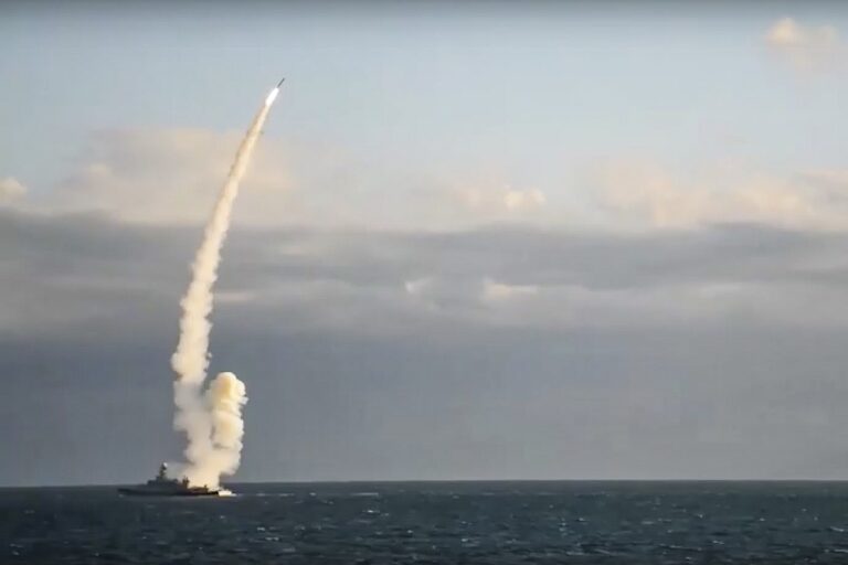 Ρωσικό πλήγμα με πυραύλους κρουζ κατά στρατιωτικών υποδομών της Ουκρανίας