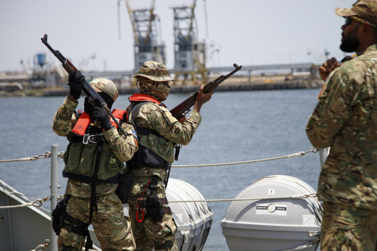 Σε Σομαλούς πειρατές αποδίδουν οι ΗΠΑ την επίθεση σε δεξαμενόπλοιο ανοιχτά της Υεμένης
