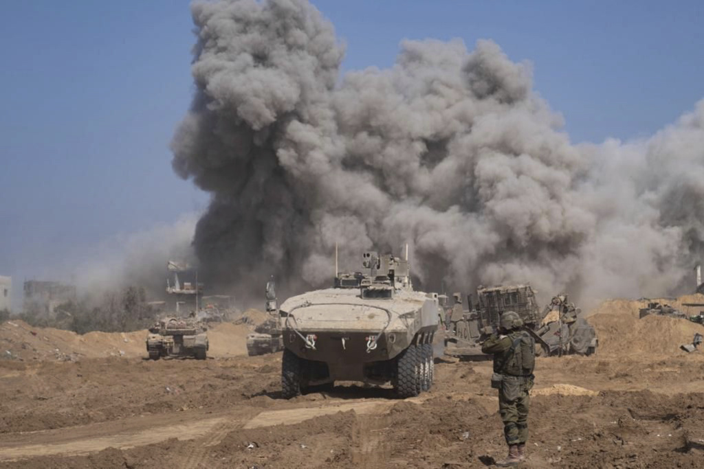 Συνεχίζεται το σφυροκόπημα της Γάζας – 2.500 στόχοι έχουν πληγεί, λέει το Ισραήλ