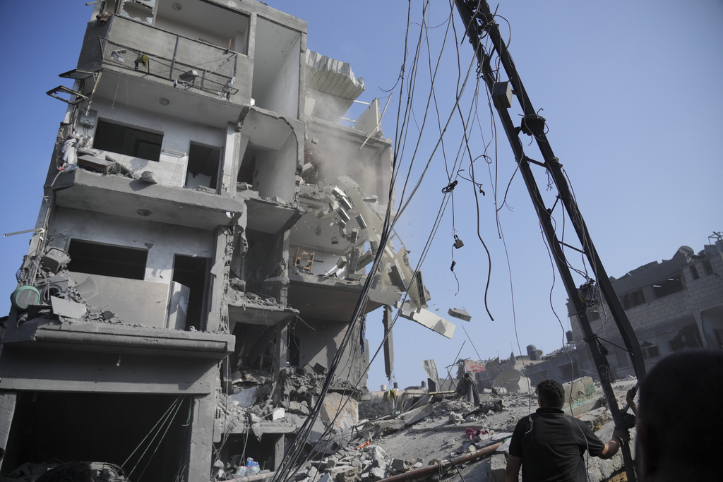 Συνεχίζεται το σφυροκόπημα της Γάζας – 2.500 στόχοι έχουν πληγεί, λέει το Ισραήλ