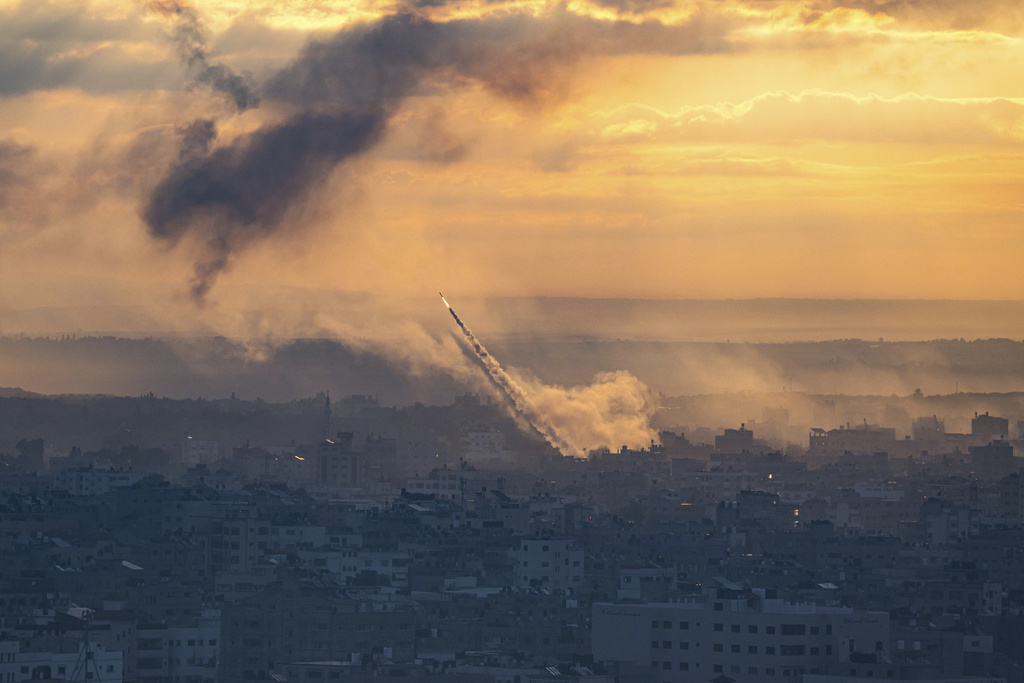 Israel Hamas One Month of War Photo Gallery Σφίγγει ο κλοιός στη Γάζα: Νεκρά παιδιά από επιδρομή σε προσφυγικό καταυλισμό – Συλλήψεις μελών της Χαμάς στη Δυτική Όχθη