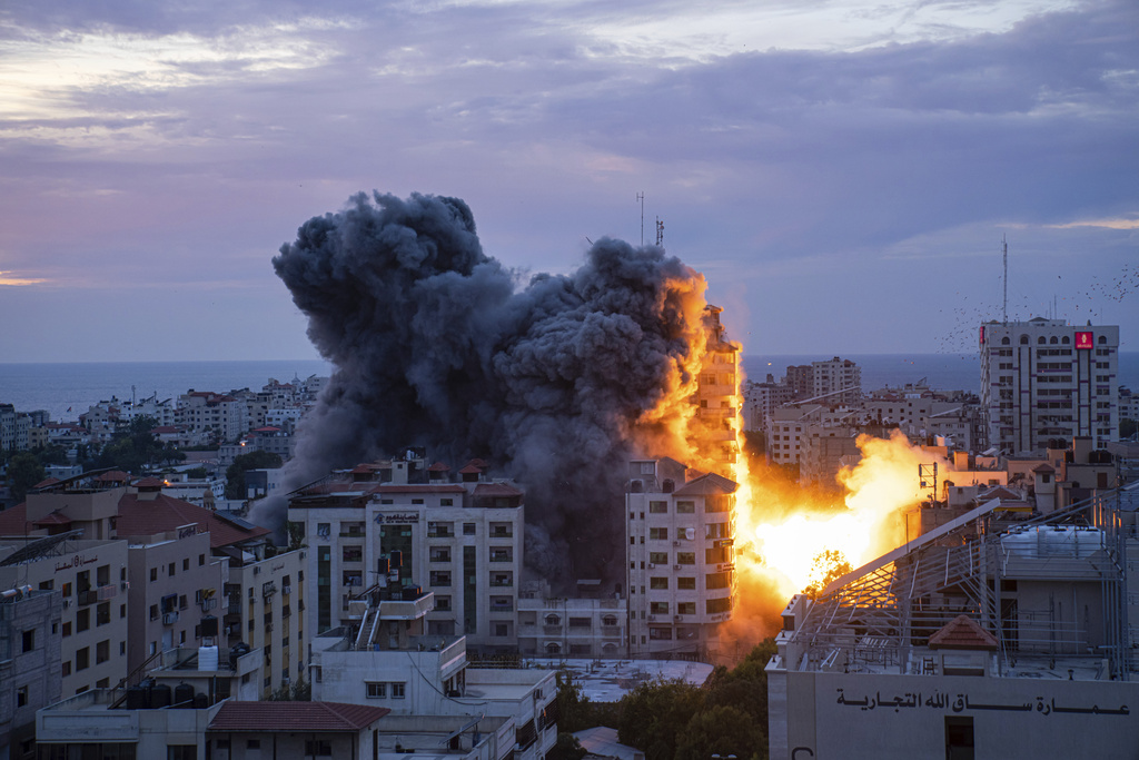 Israel Hamas One Month of War Photo Gallery Σφίγγει ο κλοιός στη Γάζα: Νεκρά παιδιά από επιδρομή σε προσφυγικό καταυλισμό – Συλλήψεις μελών της Χαμάς στη Δυτική Όχθη