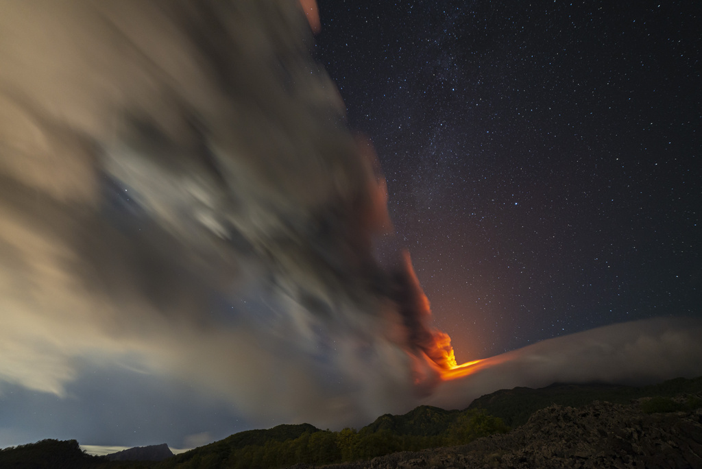 Italia: la Protezione Civile alza il livello di pericolo per il vulcano Etna