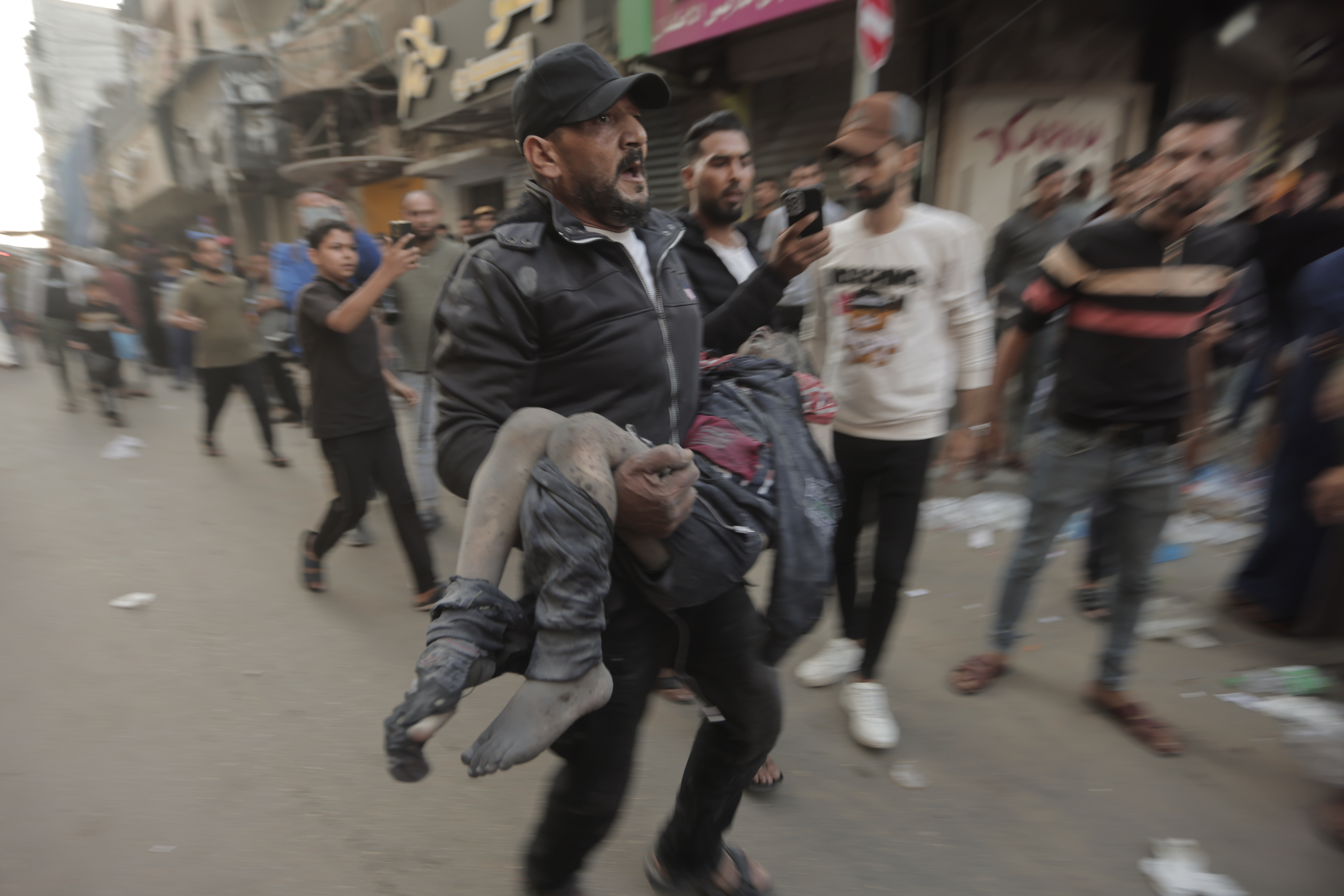 Πόλεμος στο Ισραήλ: Eπιθέσεις με ρουκέτες της Χαμάς στο Κισουφίμ – Άφωνα μέλη του ΠΟΥ από την εικόνα στο Αλ Σίφα