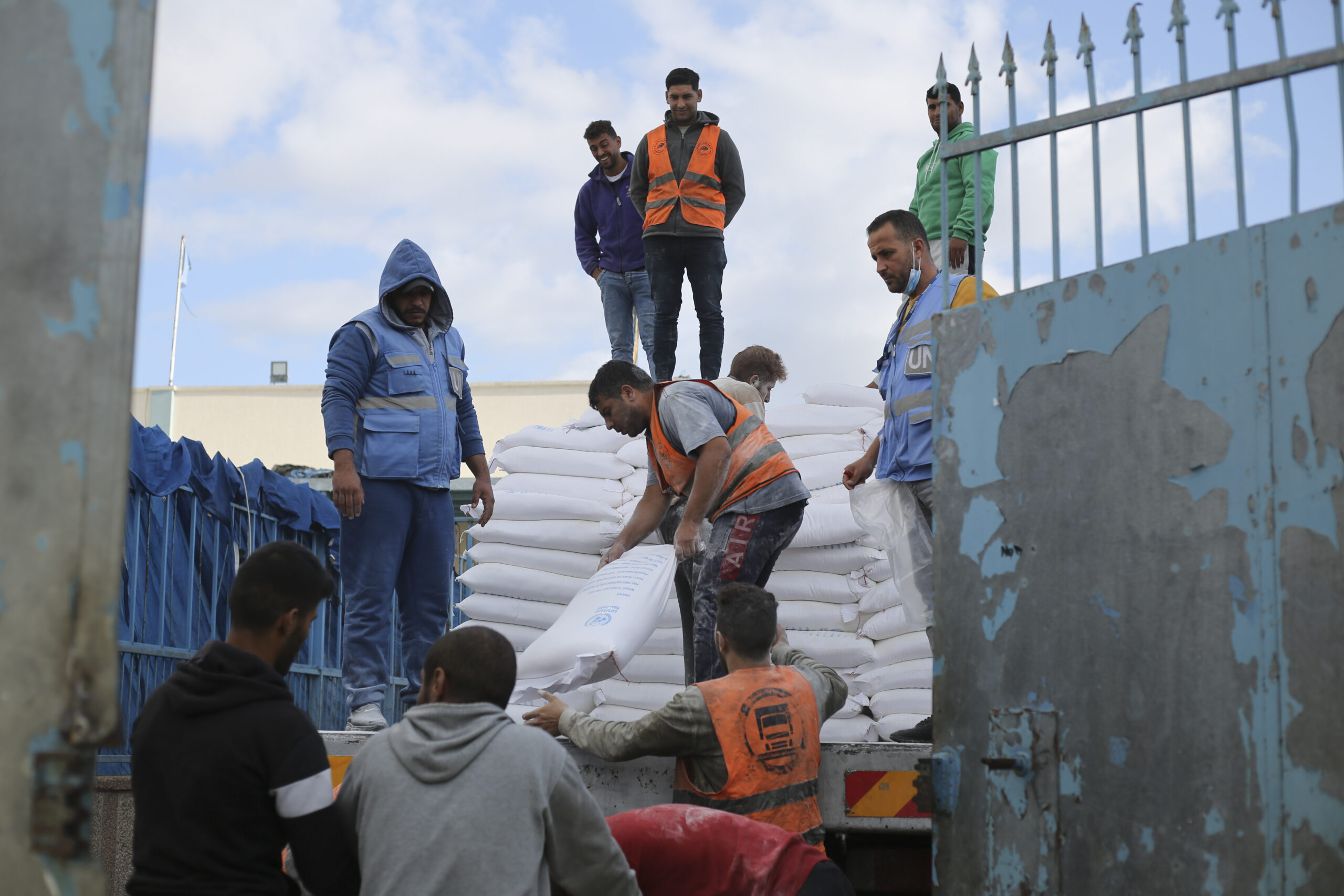 ΟΗΕ για την ανακωχή στη Λωρίδα της Γάζας: Συνολικά 248 φορτηγά με ανθρωπιστική βοήθεια εισήλθαν στον παλαιστινιακό θύλακα