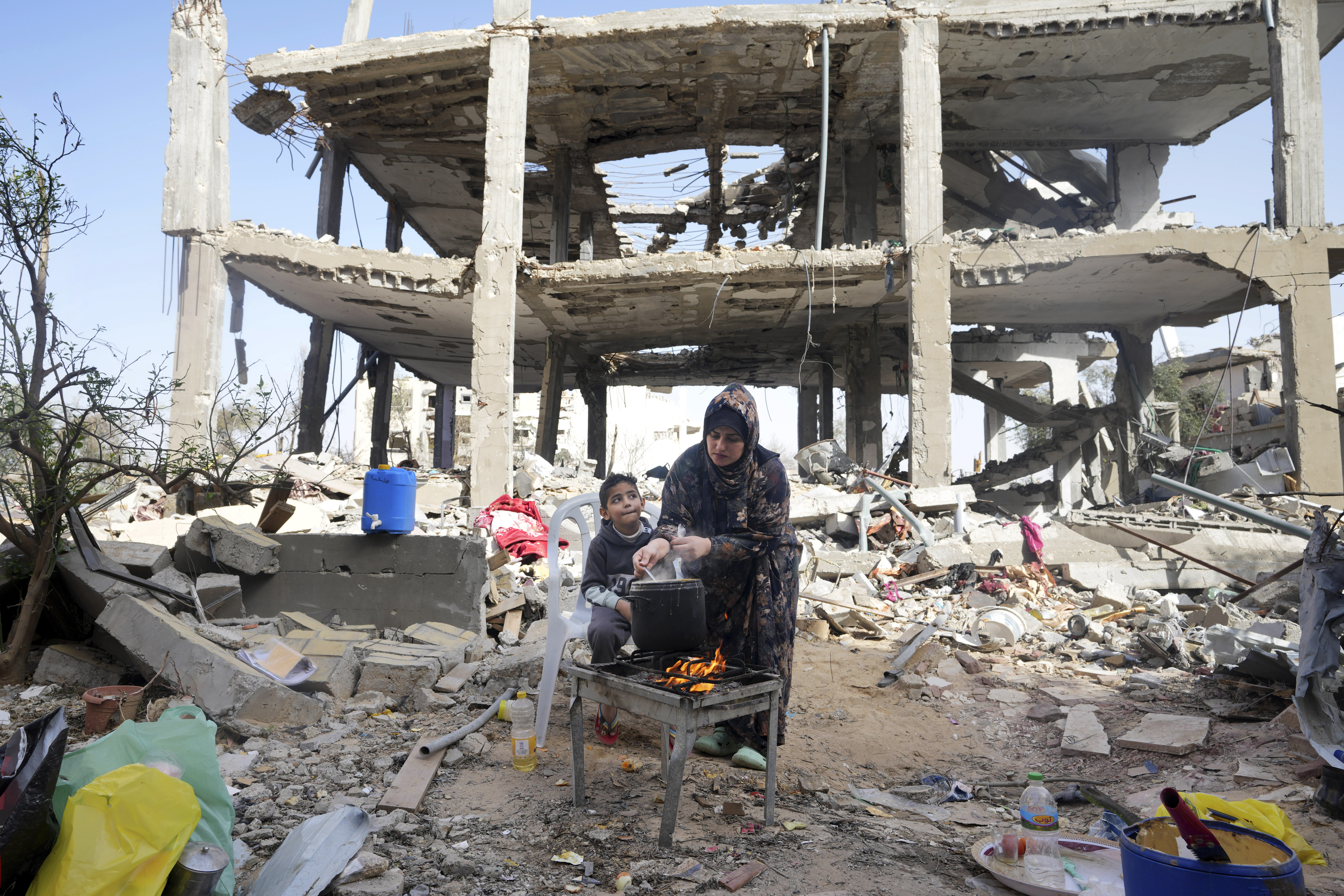 Το οικονομικό αποτύπωμα της Γάζας: Ο τελευταίος κρίκος σε μια αλυσίδα διεθνών κρίσεων – Συνέντευξη με τον Γιώργο Παγουλάτο 