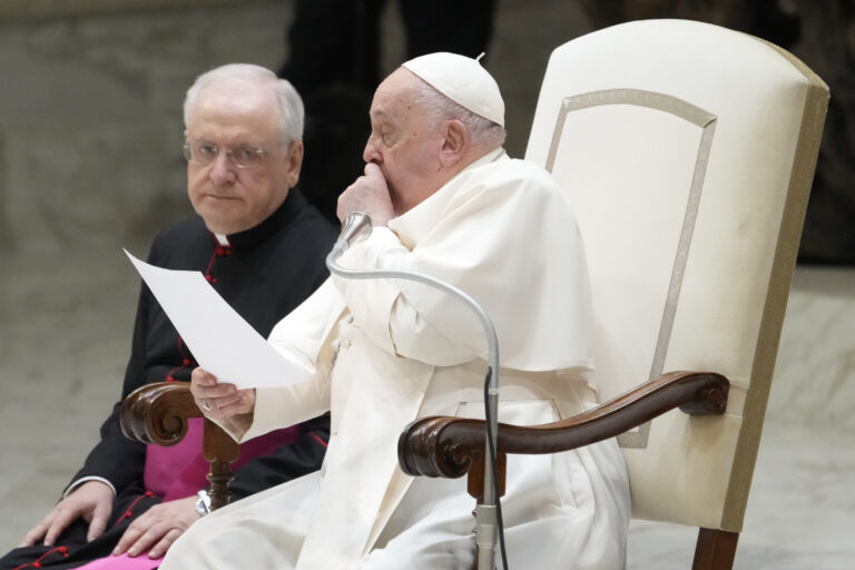 Πάπας Φραγκίσκος: Εξασθενημένος μετά την ήπια γρίπη που πέρασε – Εμφανίστηκε στη γενική ακρόαση στο Βατικανό
