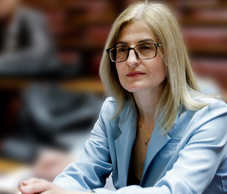 Δ. Αυγέρη: Καθήκον μας να κοιτάξουμε μπροστά – Κεντρικός στόχος η ήττα των πολιτικών Μητσοτάκη