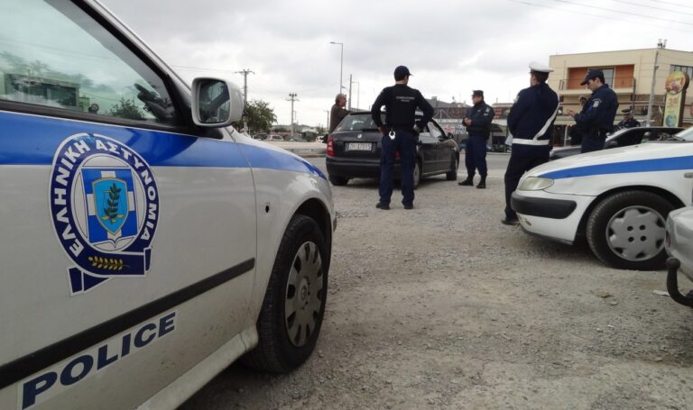 Τροχαίο στην Παλλήνη – Αυτοκίνητο καρφώθηκε σε δέντρο