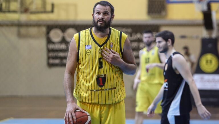 Ο 44χρονος πλέον Αντώνης Φώτσης ανανέωσε για μία ακόμη σεζόν στον Ηλυσιακό