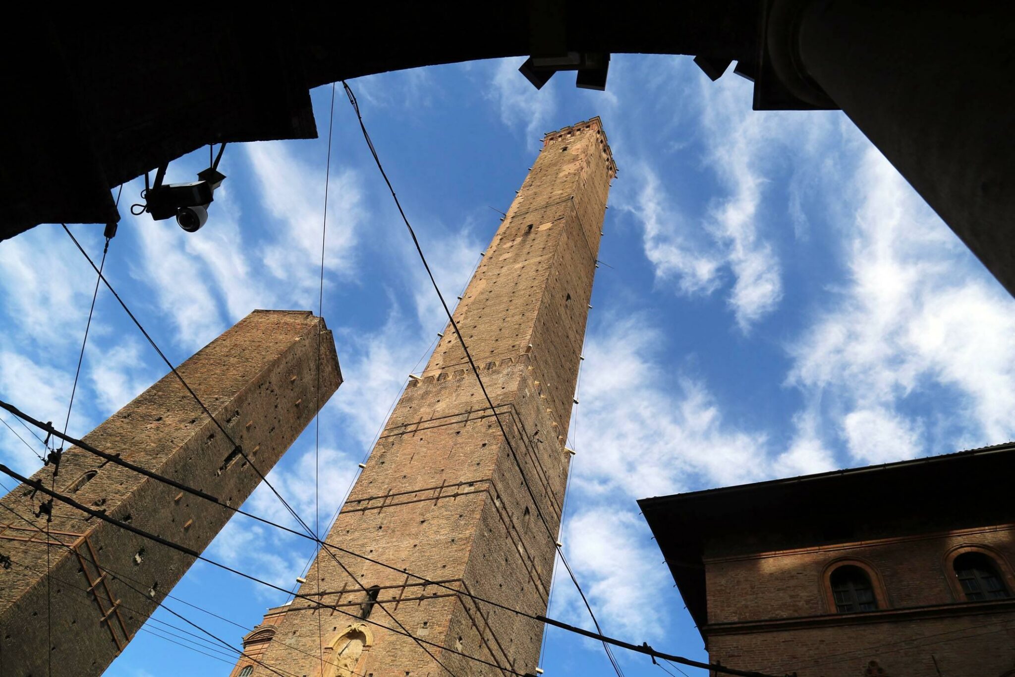 Ιταλία: Κίνδυνος κατάρρευσης πύργου στο κέντρο της Μπολόνιας