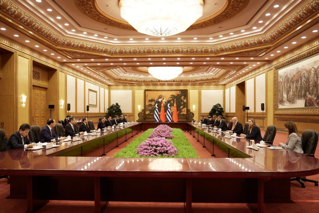 Συνάντηση Κ. Μητσοτάκη – Σι Τζινπίνγκ: «Ισχυρή» η οικονομική σχέση Ελλάδας και Κίνας