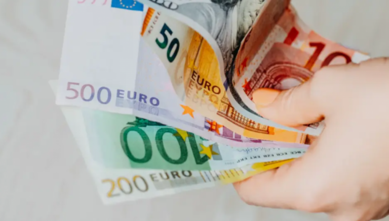 Έκλεψε χρήματα από σπίτια ηλικιωμένων αλλά τελικά συνελήφθη