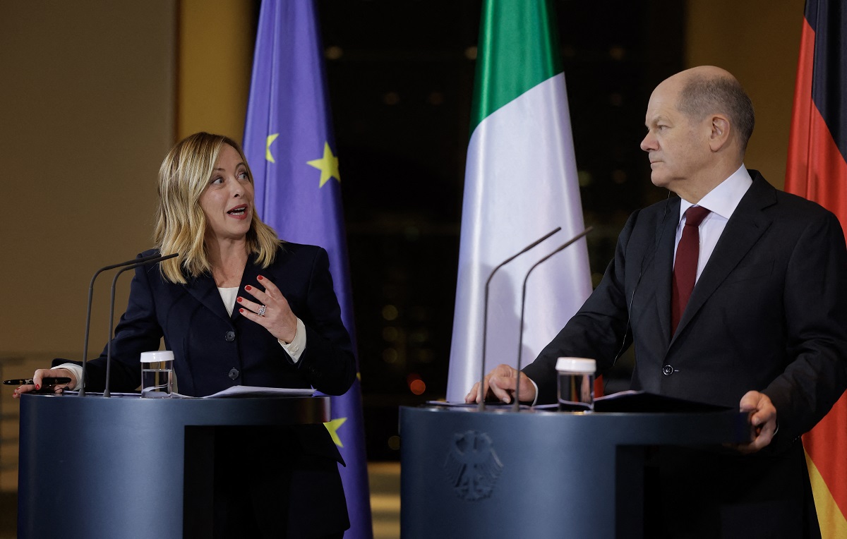 Όλαφ Σολτς: Παρακολουθούμε με ενδιαφέρον τη συμφωνία Ιταλίας-Αλβανίας για τους μετανάστες