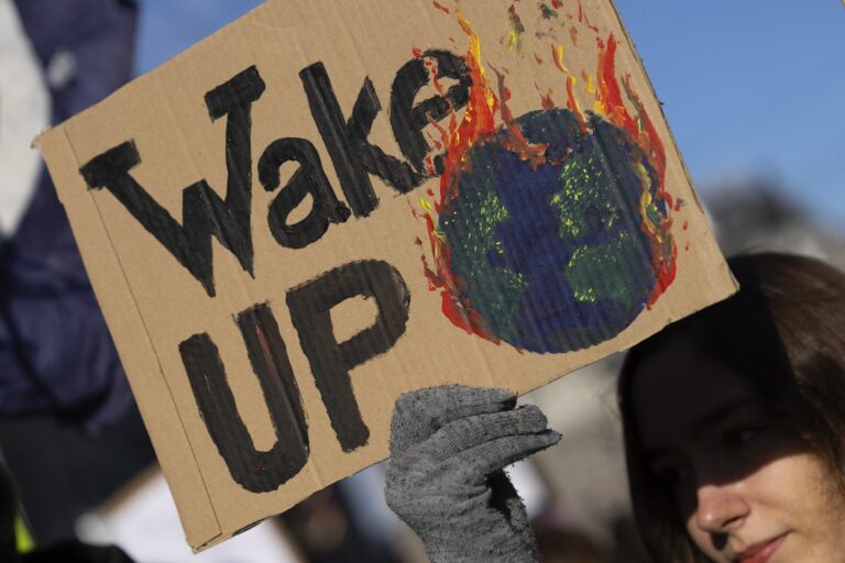 Σύνοδος για το Κλίμα 2023: Η κλιματική αλλαγή δεν είναι ένας μελλοντικός κίνδυνος-Αυξάνονται κατά 85% οι θάνατοι ηλικιωμένων λόγω ζέστης