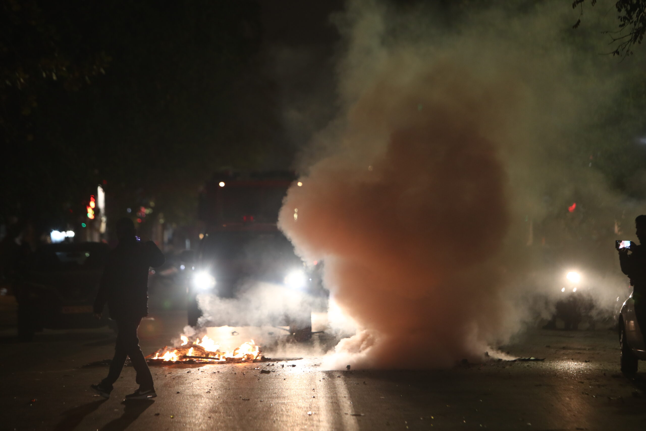 Θεσσαλονίκη: Επεισόδια από Ρομά στη Χαλκηδόνα – Έκαψαν ελαστικά