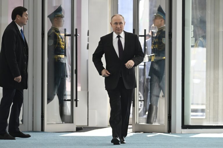 Κρεμλίνο: Ο Β. Πούτιν είναι πάντα ανοιχτός σε έναν παραγωγικό διάλογο σχολίασε ο Ντ. Πεσκόφ με αφορμή τις δηλώσεις  Σολτς περί συνέχισης του διαλόγου