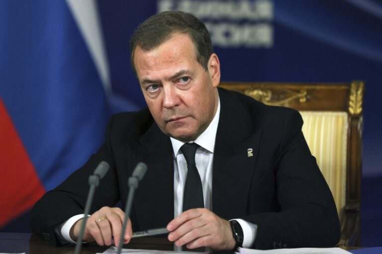 Ντ. Μεντβέντεφ: Η υποστήριξη των ΗΠΑ προς την Ουκρανία πλησιάζει στο αναπόφευκτο τέλος
