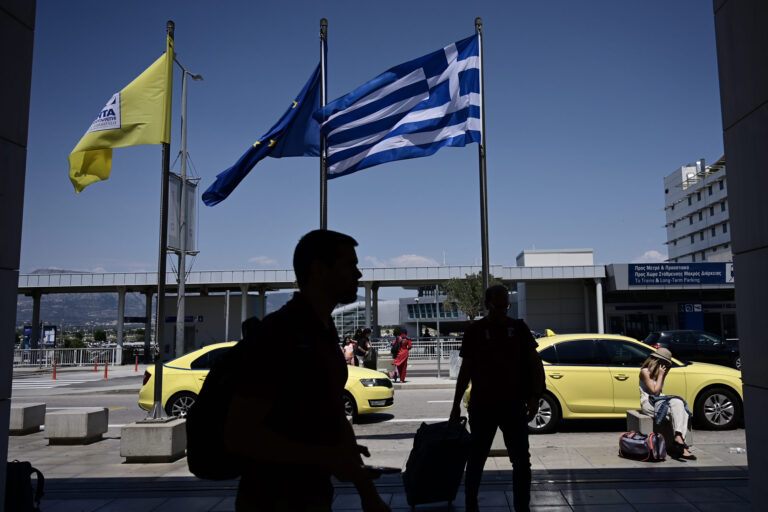Φθάνουν στην Αθήνα οι Έλληνες που διέφυγαν από τη Γάζα