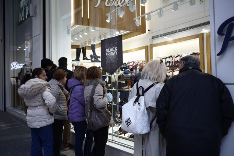 Β. Κορκίδης στο Πρώτο: 10% αύξηση στον τζίρο έφερε η Black Friday – 300 εκατ. ευρώ το 15ήμερο (audio)