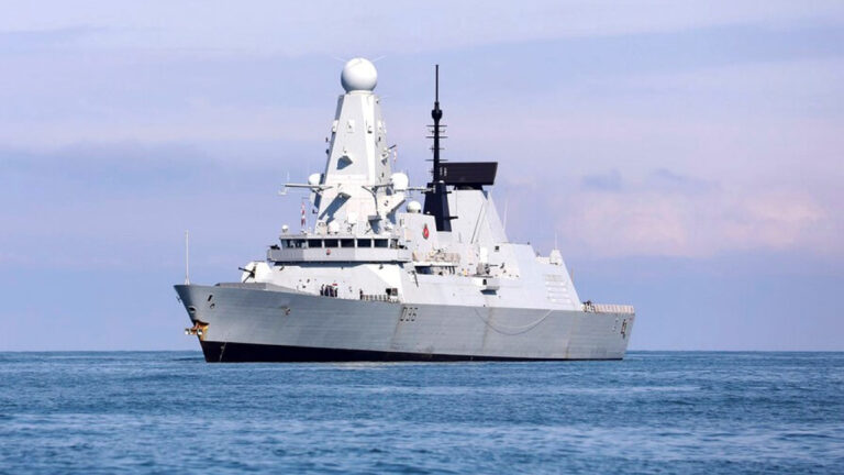 Η Βρετανία στέλνει αντιτορπιλικό στον Κόλπο για να ενισχυθεί η ασφάλεια στην περιοχή