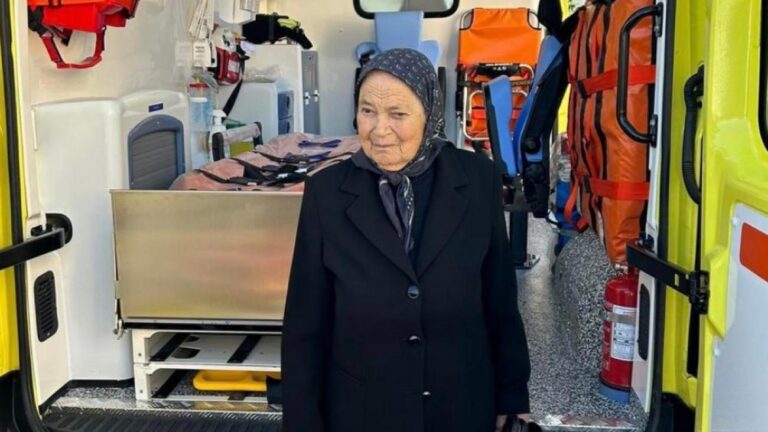 Μαθητές του 2ου Δημοτικού Σχολείου Ξάνθης ζωγράφησαν την αγρότισσα Αθηνά Παπαχρήστου που δώρισε ένα ασθενοφόρο στο ΕΚΑΒ Μεσολογγίου.